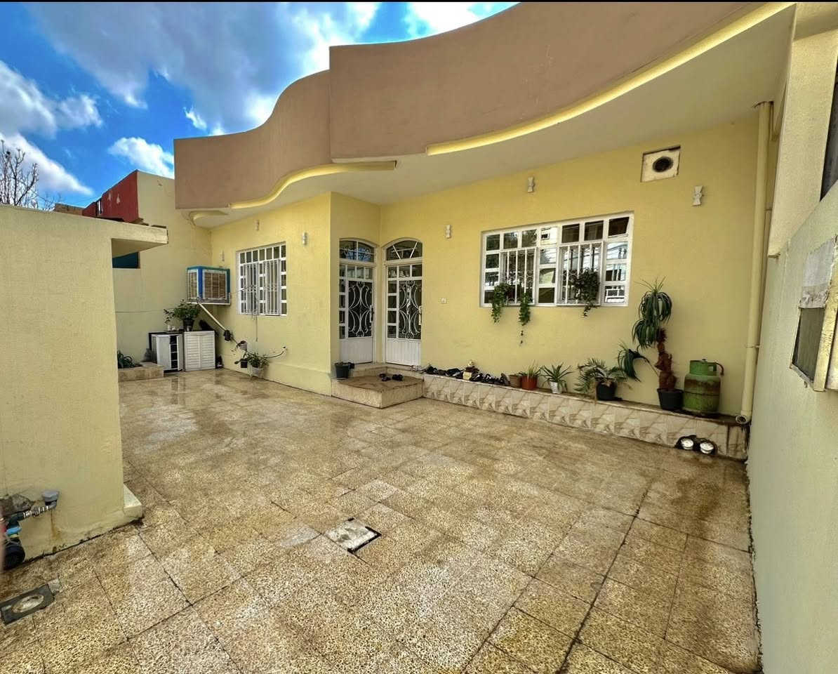 بيت للبيع
مساحه البيت 200م
حي بتول مقابل اسواق خضراء
استقبال هول 2 غرف ومشتملات داخل وخارج
خدمات كامله
البيت ملك بأسمي
للاستفسار ***********
