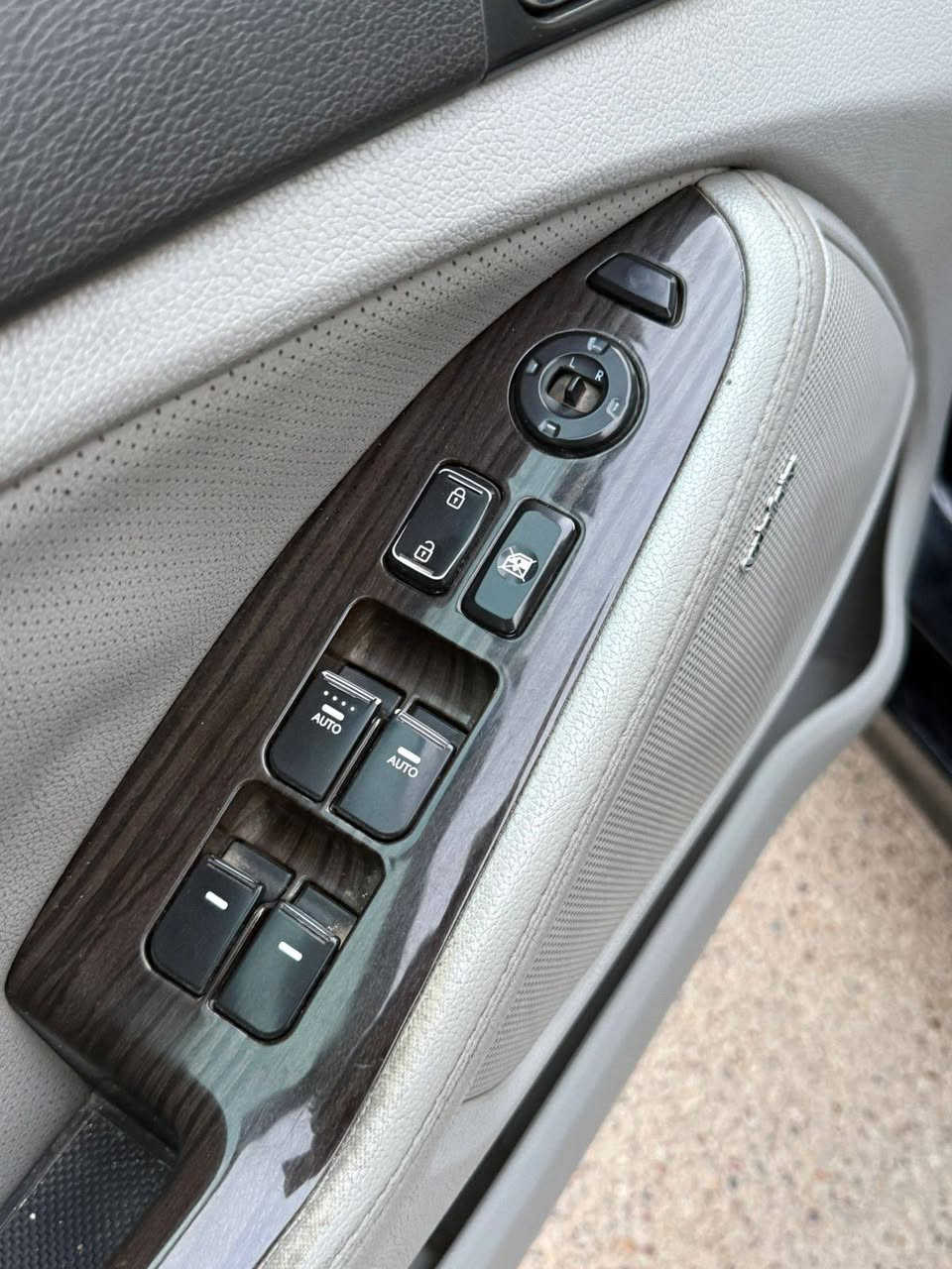 السلام عليكم
مكلف بالنشر

كيا اوبتيما امريكي 2014 شكل 2015 
مكينة 2400 جديدة والگير خير من الله + تدفئة وتبريد ثلج 
حادث جاملغ امامي فقط جهة السايق ومبدل بلادي وسونار موجود
فووول مواصفات EX 
بصمة تشغيل وابواب + بانوراما طگتين + كراسي كهرباء فول وكشنات جلد تدفئة وتبريد + تحكم ستيرن وبيها نظام اقتصادي Echo + اشاير بالمري وشفط وبيها ترحيب من تتقرب من السيارة 
منظومة زينون جديدة زرع عدسات عالي ناصي 
والسيارة نصبتها كلش حلوة ماشاء الله
معروضة ب 115$ وبيها مجال قليل 
موجود وتساب واتصال ***********
