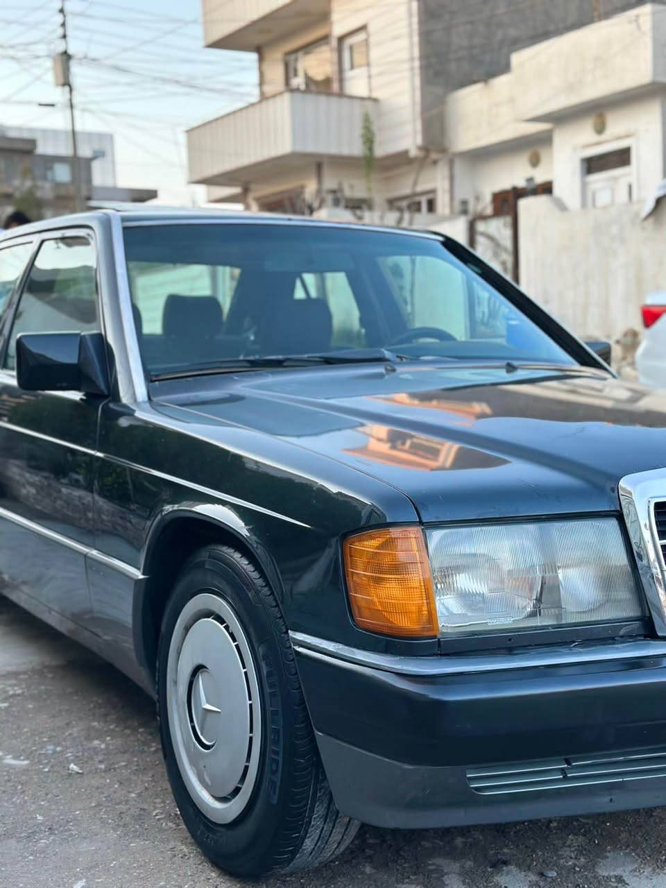 مارسيدس ١٩٠ مۆدیل ١٩٩١ بێ بۆیاخ ڕەش نمونە لە جوانی 
گێڕ و مەکینە ئەڕنەب ٢.٥ ی دیلکۆ (دوونیو) ئۆتۆماتیک 
سەیارەکە لەسەر دەقی شەریکە ماوەتەوە بێ تەقەوڕەقەیە 
ڕەقەم سلێمانی و بێ بۆیاخە تۆزێک کاڵبونەوەی هەیە سەقف 
سلێمانی ناوشار
ژمارەی خاوەنەکەی  ***********
نرخ : ٥٥$ و معامەلە السليمانية, العراق
