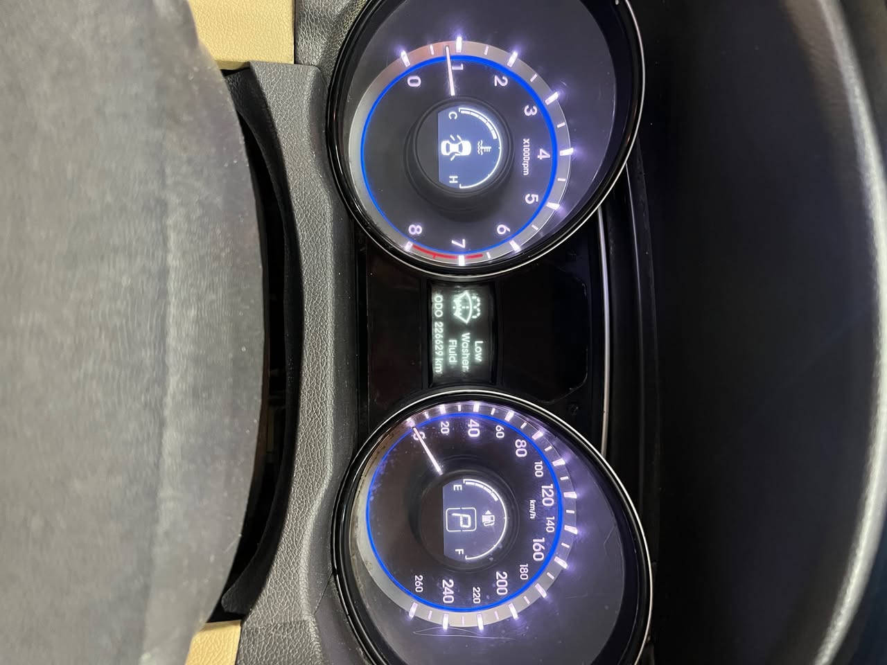 سلام عليكم 
سنواتا 2013 
خليجيه السياره
بيها جاملغين خلفيات مصبوغات 
و بابين مبدلات بدون صبغ
رقم بغداد 
ماشيه 226 الف حقيقي
للاستفسار عن السعر الاتصال ب ***********
