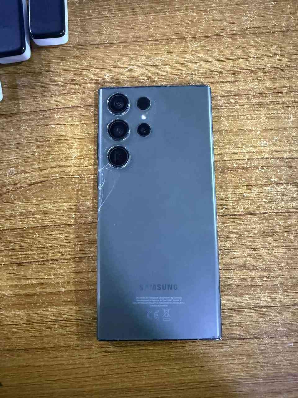 جهاز S23 الترا للبيع
ذاكرة 512 
مبدل شاشة اصلية و قلم الجهاز مفقود 
سعر 350 مجال قليل 
ملحقات شاحن سريع اصلي
موقع تقاطع القدس 
رقم ***********
