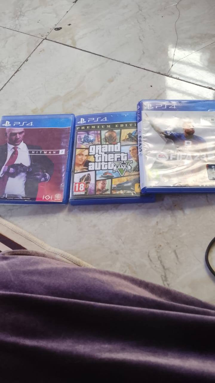 بلي فور للبيع وياه دبل جوستك واقراص عدد 3 
***********
