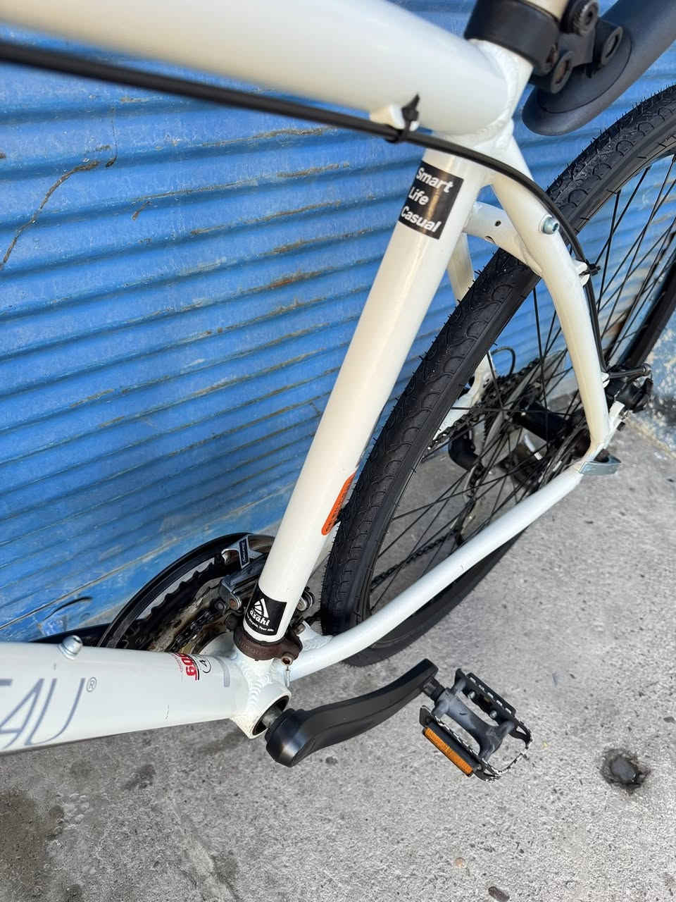 السلام عليكم خواتي العزاز 700 حجم 28 
قياس M فريم 47 ماركة (LOUIS GARNEAU®)
غني عن التعريف صينع كندا 🇨🇦 معدنه فول المنيوم 
سستم شيمانوا إسير خلفي امامي تورني 3/8 بلادي 
بركتهاا تكتروا ونظفتهاا شوفت عينك والدراجة عل وضع الشركة سعرهاا 250 الف وبي مجال اخواني 
الاستفسار *********** عنواني موصل تتوفر خدمة توصيل جميع محافظات العراق وتحياتي
