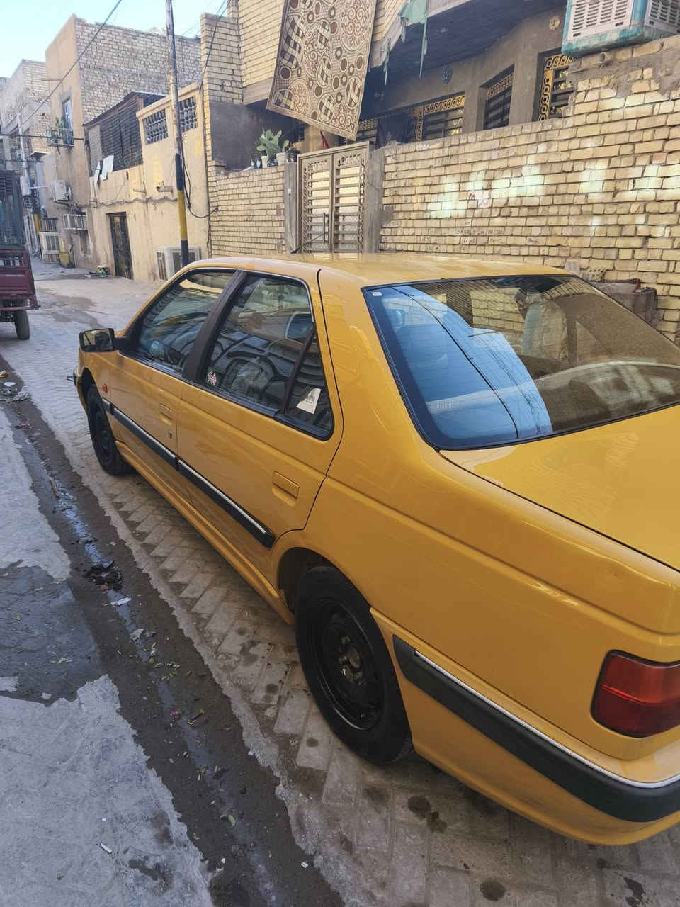 بيجو للبيع موديل 2016 جاهزه بيها ضربه بالباب مال السايق ولايحة الباب البصفة راجعه بارد 
مصفره هيئة وغرامات رقم جديد سنويه بااسمي تحويل ثاني يوم سياره ممتعوبة ..
*********** للاستفسار
