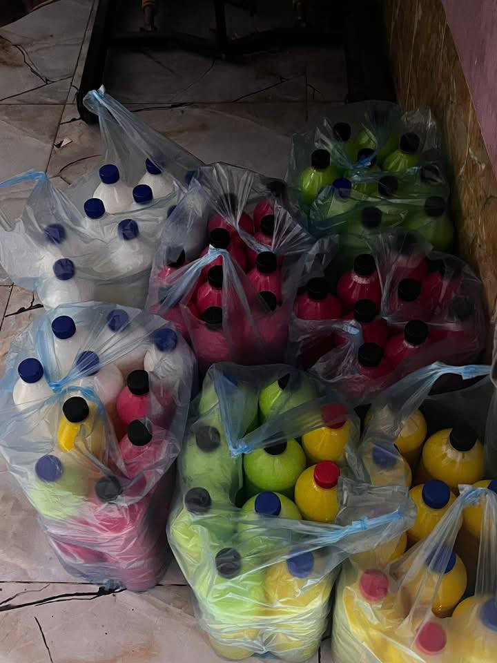 يوجد لدينه جميع انواع المنضفات المنزليه

متفور دبات زاهي درجى اولى  وزاهي ضخين 

معطرات جميع العطور متفوره وجميع الاوان 

ودبات قاصر وبطاله ايضاً وفلاش هم درجه اولى ومركزات وديتول بطاله مركز 

سعر الدبه الزاهي 1.500 دينار 

سعر الجلكان الزاهي ابو 20 لتر 12 الف 

سعر البطل  معطر وزاهي وقاصر وفلاش وديتول 1.000دينار توصيل موجود الاي مكان مجاني تواصل خاص او واتساب ***********
