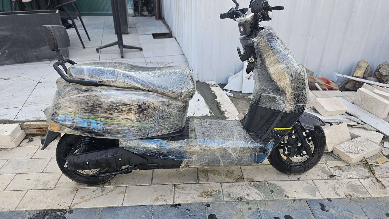 للبيع دراجة كهرباء 1800w
شحن كامل تمشي بيه 50 كم  
بعده وكالة كامل مع الشاحن 
للبيع  بسعر مليون  وسبب البيع للضرورة السفر
لتواصل ***********٧
