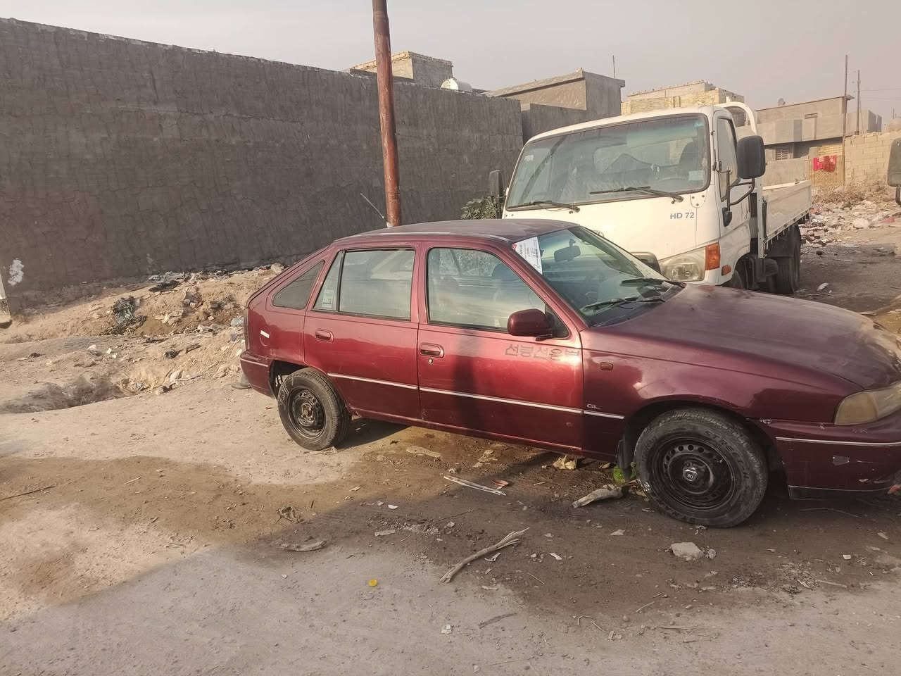 سلام عليكم للبيع دايو سلو موديل98 سيار نضيفة كير مكينه تخم تاير كهربائيات كله شغال مابيه نقص السعر27وبيها مجال رقم بغداد انكليزي اتصال ***********
