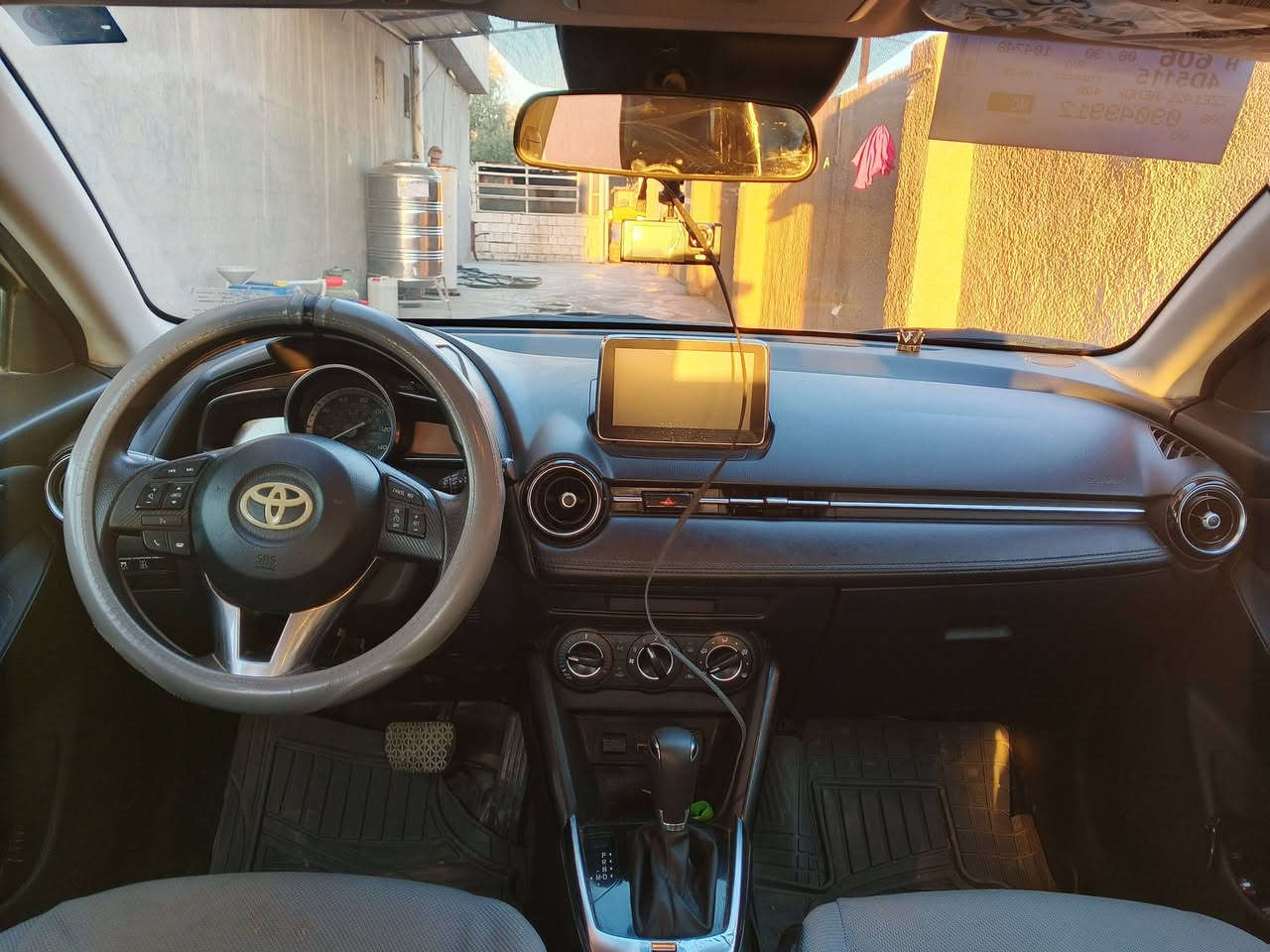 السلام عليكم تويوتا يارس للبيع وارد امريكي موديل 2018كير اوتوماتيك سايد بريك يدوي تدفئة تبريد محرك 4سلندر 1500السياره جديده و نضيفه جدا الداخل والخارج بدون صبغ فول مواصفات كامره خلفيه و امامي نضام توقف ذاتي شاشة كبيرة علدشبول رادار امامي خلفي أشاير بلمرئاة الجانبيه صندوق كهرباء تحكمات ستيرن 1قياده ذاتيه 2تحكم بلوقود 3تحكم للشاشه تعلي و تنصي جام كهرباء تخم تاير جديد ويل الاصلي مال الشركه رقم صلاح الدين الجديد للاستفسار ***********
