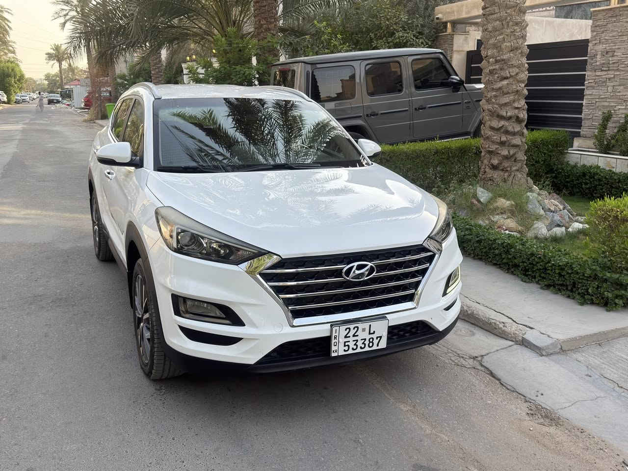 السلام عليكم 
توكسان موديل 2020 خليجي بدون صبغ بدون تبديل  ماعدا كم طخه بسيطات على وضعهن 
ماشيه 85 الف كيلو محرك كير مكفولات 
صدر امام خلفي جديد 
سنويه وهزه ورقم جديد باسمي تحويل او وكاله 
مري شفط اشاير بلمري 
شحن لاسلكي 
سايد بريك بلقدم 
حساس امامي خلفي 
لد نهاري

محرك 2000 دوش 
 غير متواجد ع النت الشراي يتصل 
***********
السعر 185 بيها مجال بسيط جدا
مكاني زيونة
