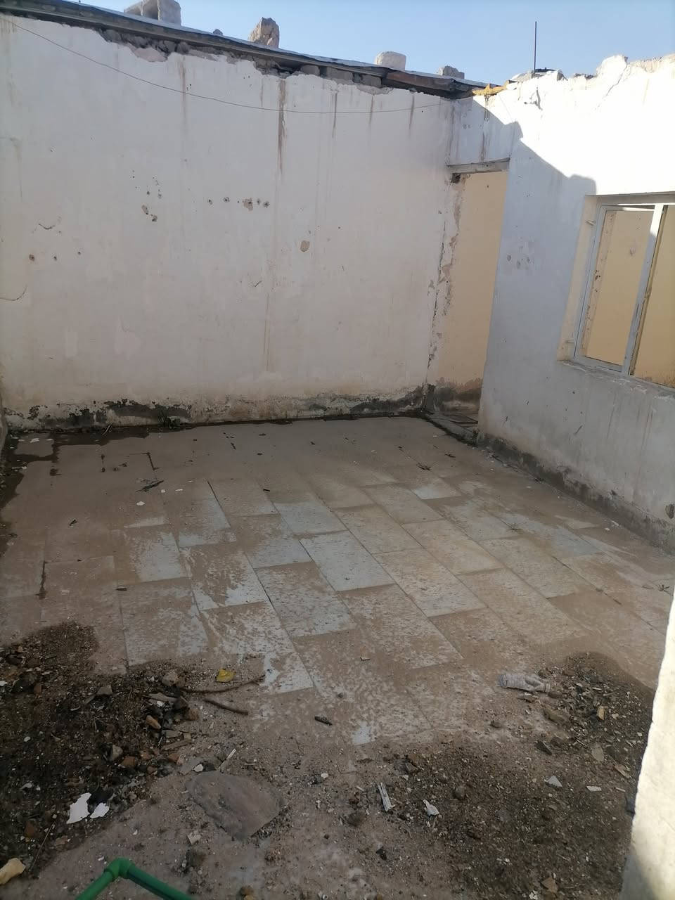 يا الله عندي بيت بالتجاوز حواسم هيكل للبيع مساحه 250 في غرفه سيراميك والغرفه الثانيه كاشي وصاله سيراميك والمطبخ شتايجر والطرمه شتايجر مكاني بالزعفرانيه شارع المستشفى قرب جسر المشادع التجاوز سعر باربع ملايين4 وبي مجال اريد يراسلني الواتساب لو يخابرني على الرقم ***********
