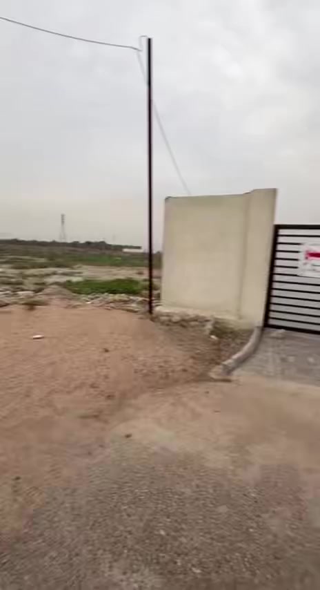 السلام عليكم دونم للبيع في منطقه التاجي قرب معمل البي الدونم يحتوي على بيت مساحه 200 متر واجهة الدونم 35 ونزال
85 ومتوفر امامها ماء وكهرباء وتبليط وسند الارض 35 للاستفسار
عل الخاص او الاتصال
*********** علي
