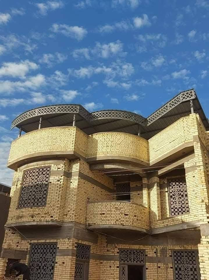 سقائف السطوح 
فوائد عمل سقيفة لسطح المنزل ***********
1_حماية المنزل من حرارة الشمس صيفآ والأمطار شتاءآ
2_عدم الحاجة لتطبيك الشتايكر او عمل صيانة للسطح سنويآ
3_استغلال السطح لحديقة كبيرة ومتنفس للعائلة ووضع سنادين نباتات ولعب للأطفال 
4_حماية لتانكي الماء من اشعة الشمس 
5_حماية تامة للمنزل من تسرب الرطوبة من السطح
سندويج بنل 
كيربي حديد
كيربي فيبر كلاس
كيربي بلاستك
