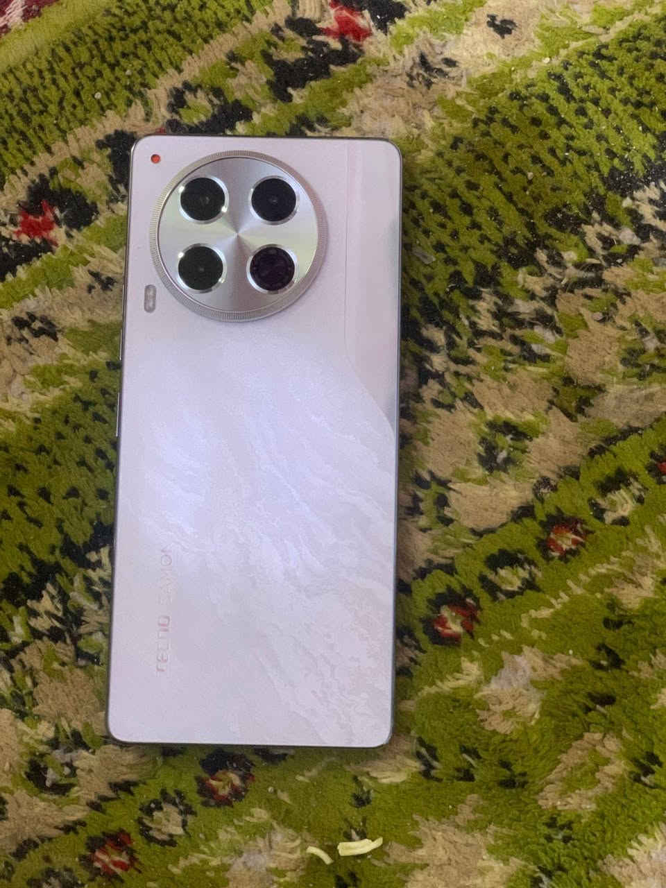 السلام عليكم TECNO CAMON 30 جهاز جديد استعماله شهره كارتون وخراضه كامله ذاكرته 256 مكاني بغداد المشتل سعره 185 وبيه مجال ويرهم امراوس *********** واني بل خدمه
