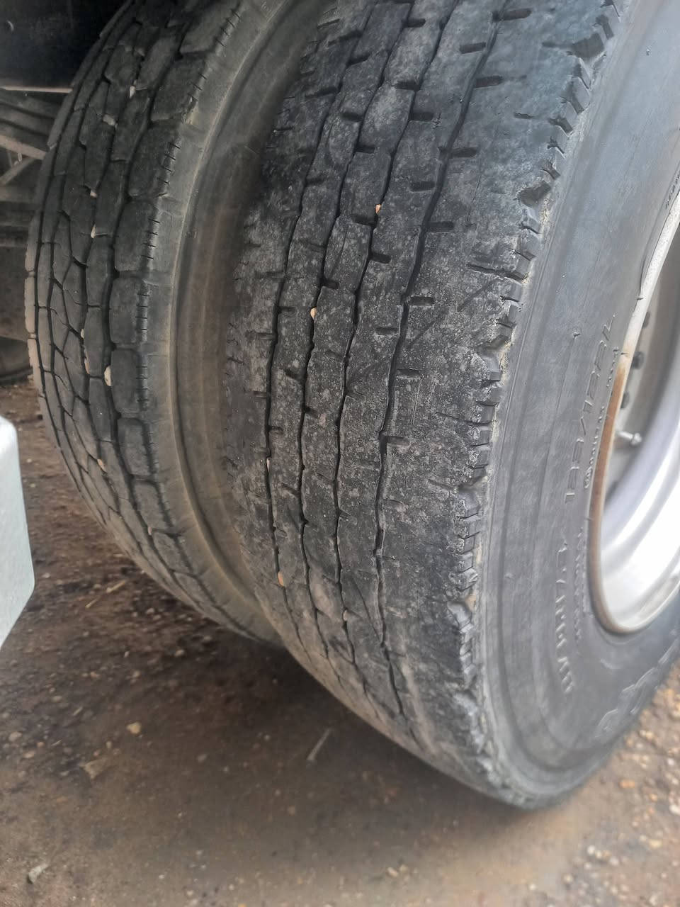 السلام عليكم تايرات برجستون ياباني نظيف عدد ٧ مكاني بغداد ***********
