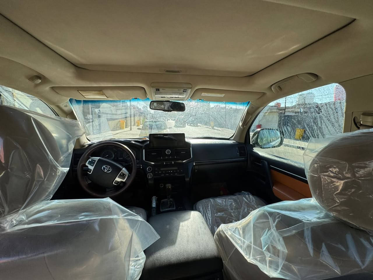 السلام عليكم
لاندكروز تويوتا جكسارة 
مديل 2010 
المحرك 6سلندر
كفالة عملة ما عدى بعض الملاحضات
السعر 310  تحويل مباشر سيارة موظف ما متعوبه فول
***********
