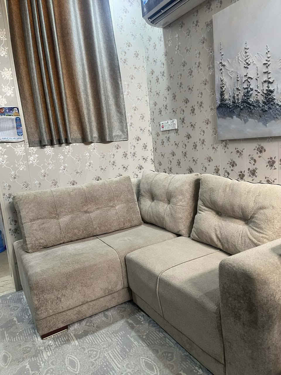 ميز طعام وحدة 70 

مع الكراسي 110
تخم جدا نضيف العام مشتريه جديد ب275

***********
