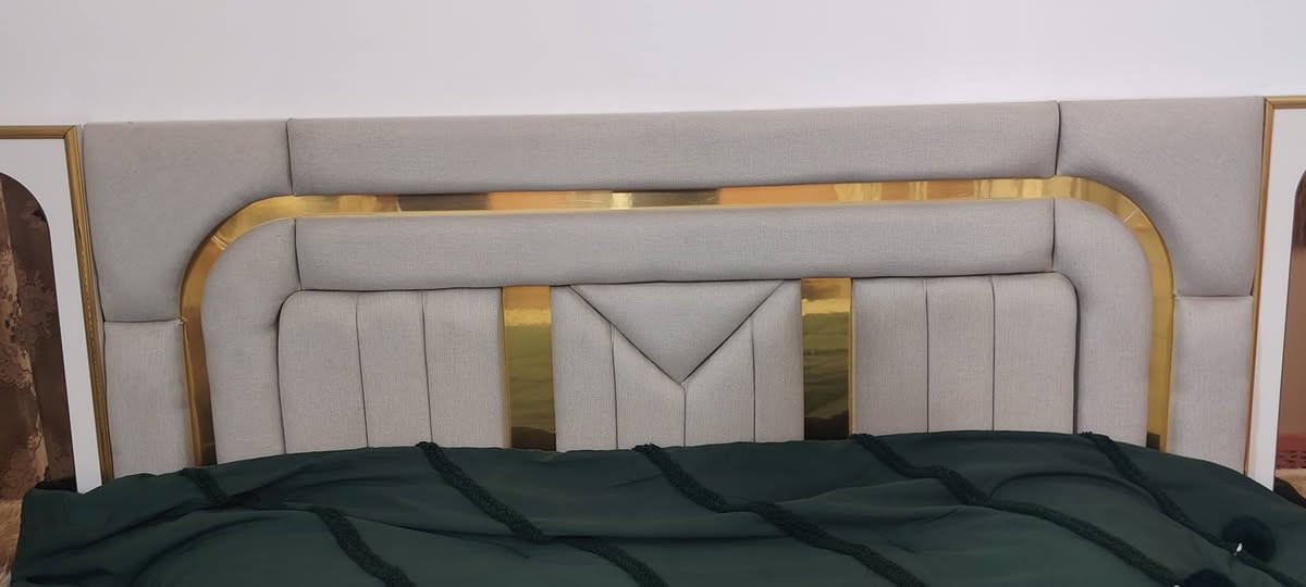 السلام عليكم غرفه تركيه جديده نضافه ميه بل ميه استعمال قليل معه دوشك ضغط الغرفه عشر قطع ام الاناره  كل ضرر مابيها براغي حديد جوي حديد الجربايه جك هودرليك السعر 1300 وبيها مجال ماكاني نجف مستعجله عل بيع ***********
