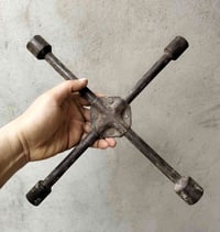 زاوية • حالة ممتازة • مقاسات ١٧/١٩/٢٢/٢٤