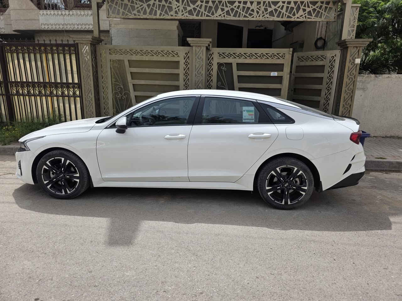 السلام عليكم K5 خليجي ٢٢ قطعة واحدة صبع بدون دواخل نص مواصفات ٢٥٠٠ المحرك بسمي ٧٩ ماشيه  175 $ /***********
