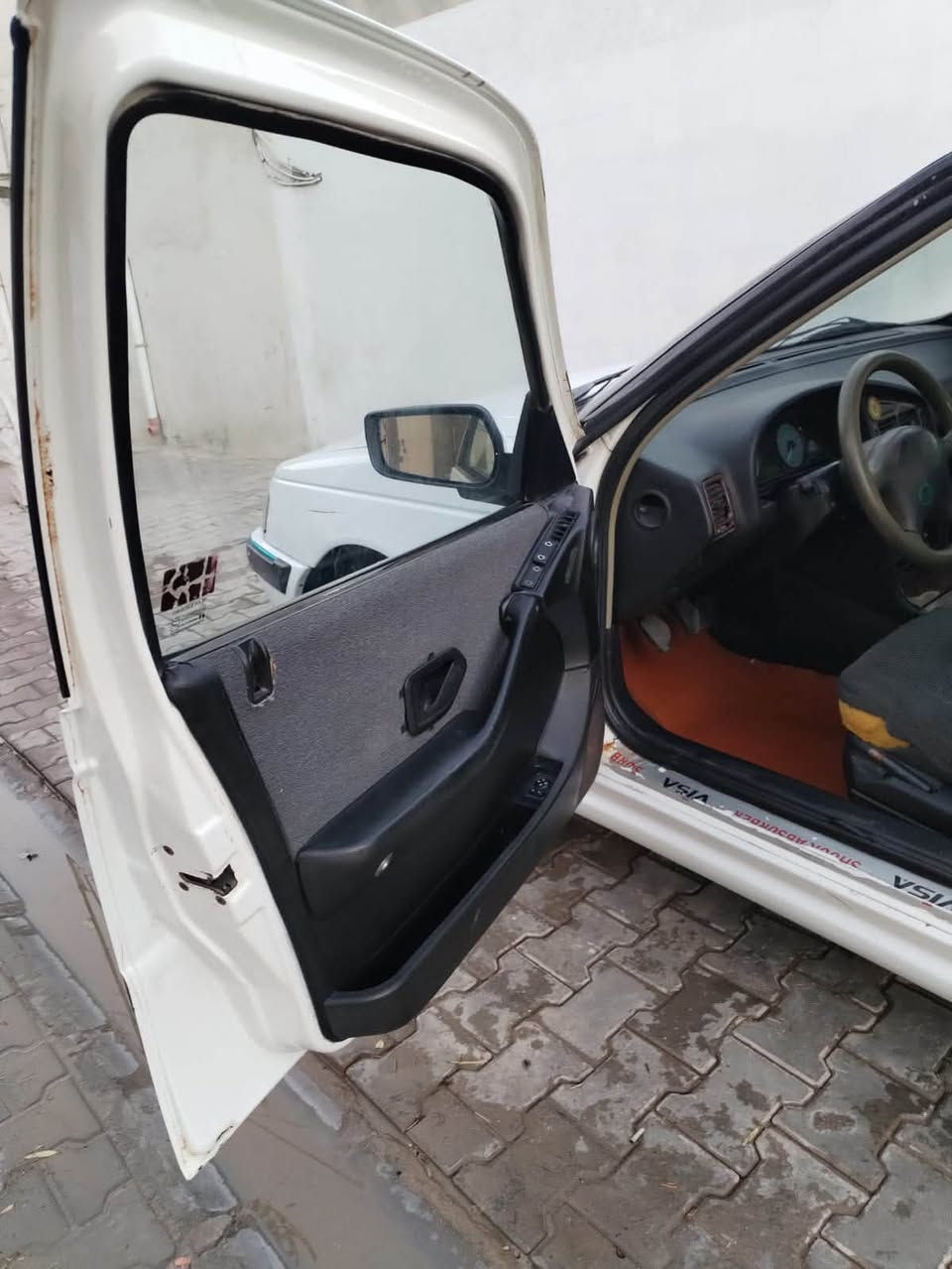 سلام عليكم سياره بيجو بارص موديل ٢٠١٥ هزه جديد السنويه ما صاقطه كفله السياره من مكينه كير تبريد تخم تاير باتري جديد من كشر بيه جاملع وبنيد شي قليل تعتبر طخه والباقي كفاله مكان السياره نجف مشخاب السعر ٤٨ وبيه مجال حك الجيه 
رقم الموبايل ‭***********‬
