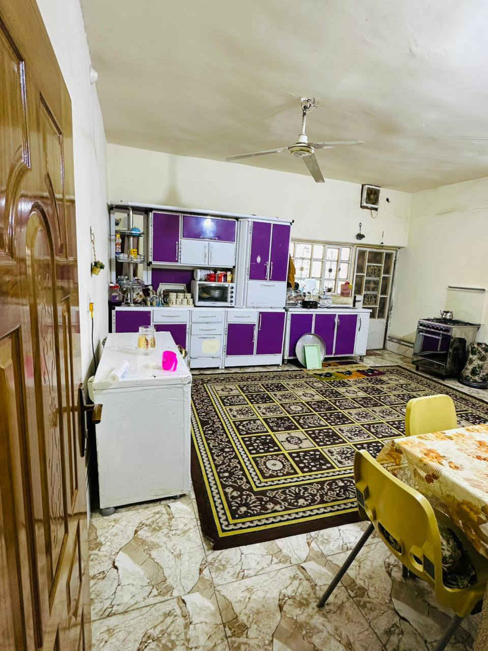 للبيع بيت مساحه 200 منور منطقه ال6000 ثاني قطعه من الخدمي السريع السعر 110 البيت فول  
***********
***********
