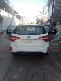 كيا سورنتو 2015 خليجي لون ابيض الرقم بغداد المري شفط كشن واحد كهرباىي ...