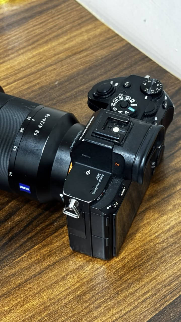 كامرة سوني A7riii مع عدسة 24-70
العدسة مكاني بصرة السعر مليونين قفل***********
