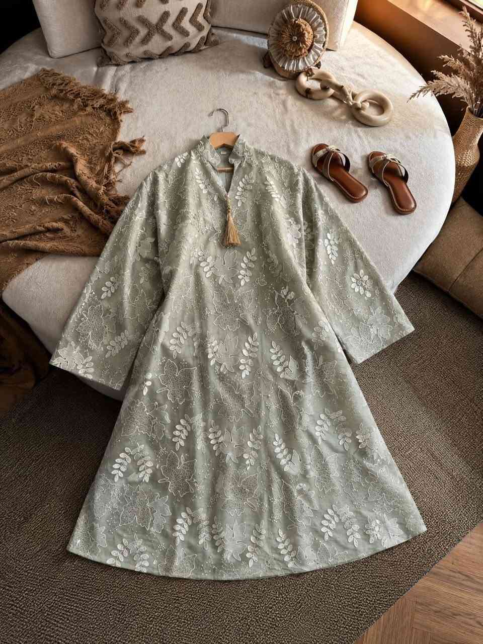 دراعه كويتي خامه باربي شانيل كريب
قياسات L Xl XXL XXXL
 موديل 3 الوان


**إذا كنت صاحب هذا الإعلان وتريد حذفه لأي سبب، رجاءا أرسل رسالة إلى الدعم الفني**