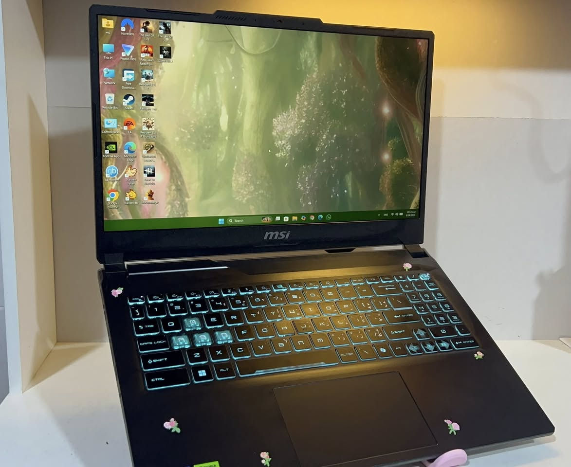 للبيع:  Laptop MSI Cyborg 15 A13VF-1656XAE مستخدم 5 اشهر فقط
• المعالج: Intel Core i7-13620H 
 • الرام: 16GB DDR5
 • التخزين: 1TB SSD
 • كرت الشاشة: NVIDIA RTX 4060 8GB 
 • الشاشة: 15.6” FHD IPS 144Hz
 • النظام: Windows 11 

 مميزات إضافية:
 • حالة الجهاز: شبه جديد، لا خدوش ولا أي علامات استخدام 
 • المحتويات الأصلية: الشاحن والعلبة موجودين – كل شيء مثل الجديد

 السعر: 1,300,000 دينار عراقي وبيها مجال بسيط
العنوان بغداد- الحرية


**إذا كنت صاحب هذا الإعلان وتريد حذفه لأي سبب، رجاءا أرسل رسالة إلى الدعم الفني**