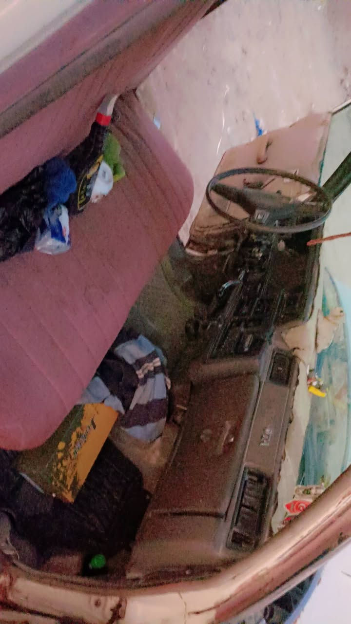 سوبر كراون موديل1981 مكينه وگير جدد راعيه موجود سعر 16,وبيه مجال رقم صاحب السيارة ***********
