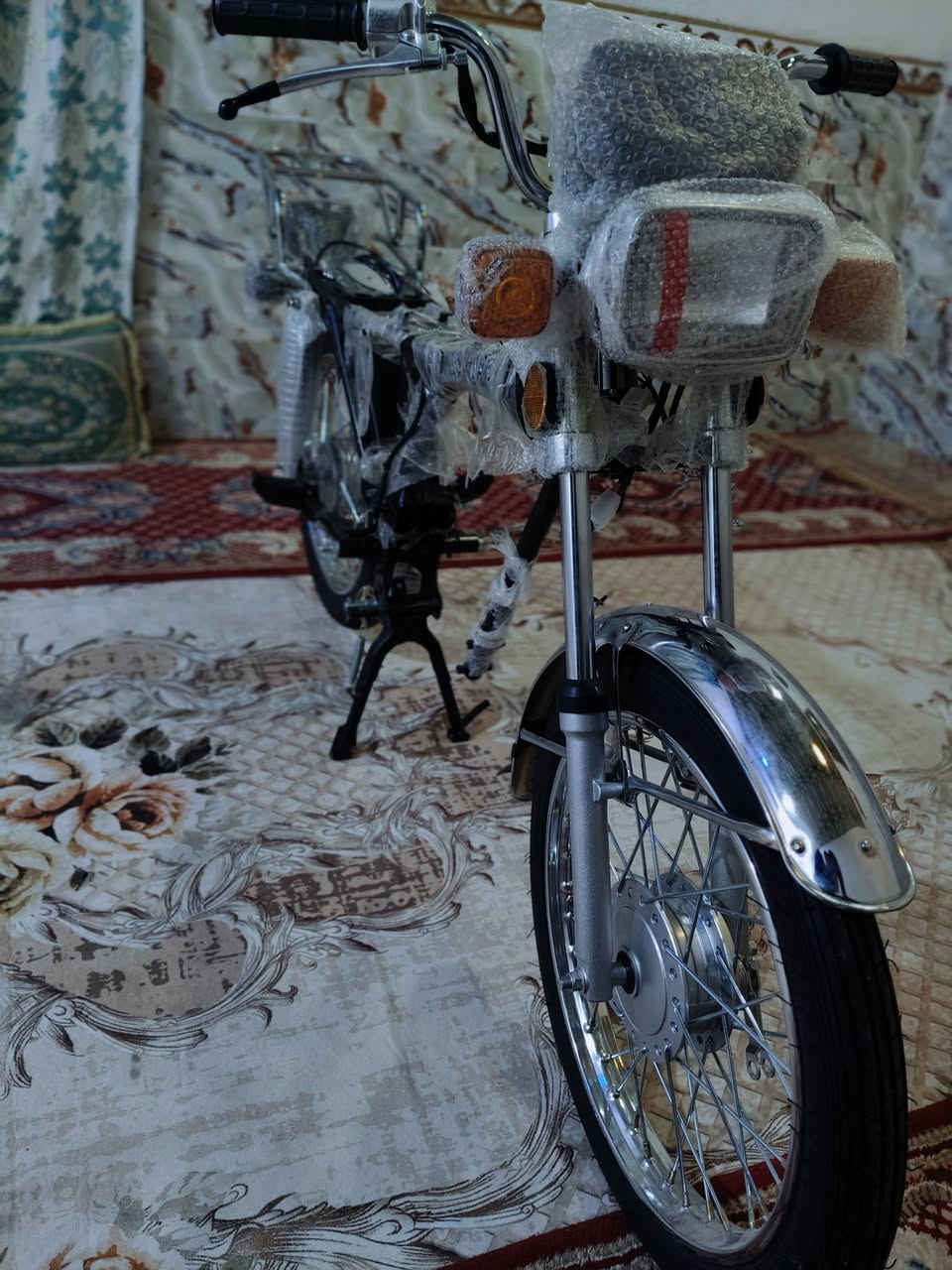 سلام عليكم درجة لبيع عوزه مكينه وتانكي وسرج وصالنصه وشوته مكاني ميمونه شاصي جديد وراق سكنر ما متواجد خاص شرط لغراض كله اصلي من سيد خلدون سعر 450//***********
