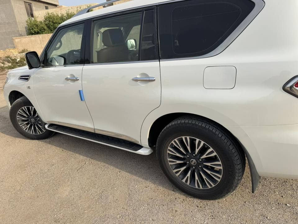 🚗 للبيع
Nissan Patrol Platinum 2016

نيسان باترول بلاتينيوم 2016  

المحرك المرغوب se

 🌍 المدينة – واسط /الكوت

  

  🛣️  المسافة المقطوعة - 90الف كيلومتر  

------------------------------------------------------------ 

✅ المواصفات:  

نيسان باترول بلاتينيوم 2016 | 

فخامة، قوة، واعتمادية نادرة وبحالة ممتازة! 🔥

✅ الموديل: نيسان باترول بلاتينيوم

✅ سنة الصنع: 2016

✅ العدد: 90,000 كم 

✅ الملكية: رقم بغداد

✅ الحالة: مكفولة من الصبغ بالكامل لكن فيها بارد قليل في الباب الخلفي نتيجه رجوع سياره عليها أثناء ركنها

✅ المالك: باسمي تحويل ثاني يوم 📦

✅ المكينة: 8 سلندر – 5600cc 💪

✅ نظام الدفع: فورويل (4x4) مثالي للبر والمدينة 🏜️🏙️

____________________________________

🌟 أبرز المواصفات:

🔸 مقاعد جلد فاخرة بالون المميز المشمشي كهربائية مع تبريد وتسخين

🔸ثلاث شاشات وسطيه و خلفيات مع نظام ملاحة

🔸 كاميرا خلفية + حساسات أمامية وخلفية

🔸 فتحة سقف

🔸 تحكم ستيرن متعدد الوظائف

🔸 مثبت سرعة (كروز كنترول)

🔸 مكيف ثنائي التبريد أمامي وخلفي ❄️

🔸 نظام تعليق مريح وناعم جداً

🔸 جنوط كروم أصلية

🔸 نظام مانع انزلاق + وسائد هوائية أمان كاملة

🔸 تحكم مستقل بدرجة حرارة لكل صف

🔸 دخول وتشغيل بصمة

💰 السعر:     325$

تواصل: *********** /محمد
