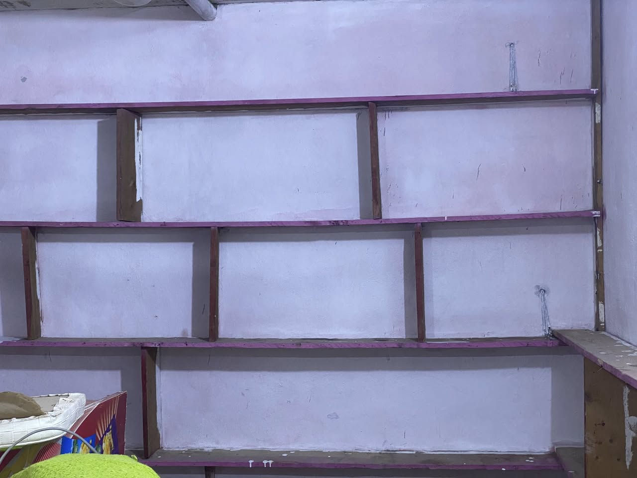 سلام عليكم رفوف خشب مالات محل كامل وعارضه  حلويات طابقين وياهن  مكاني بصره ابو صخير شراي ينتصل ***********
