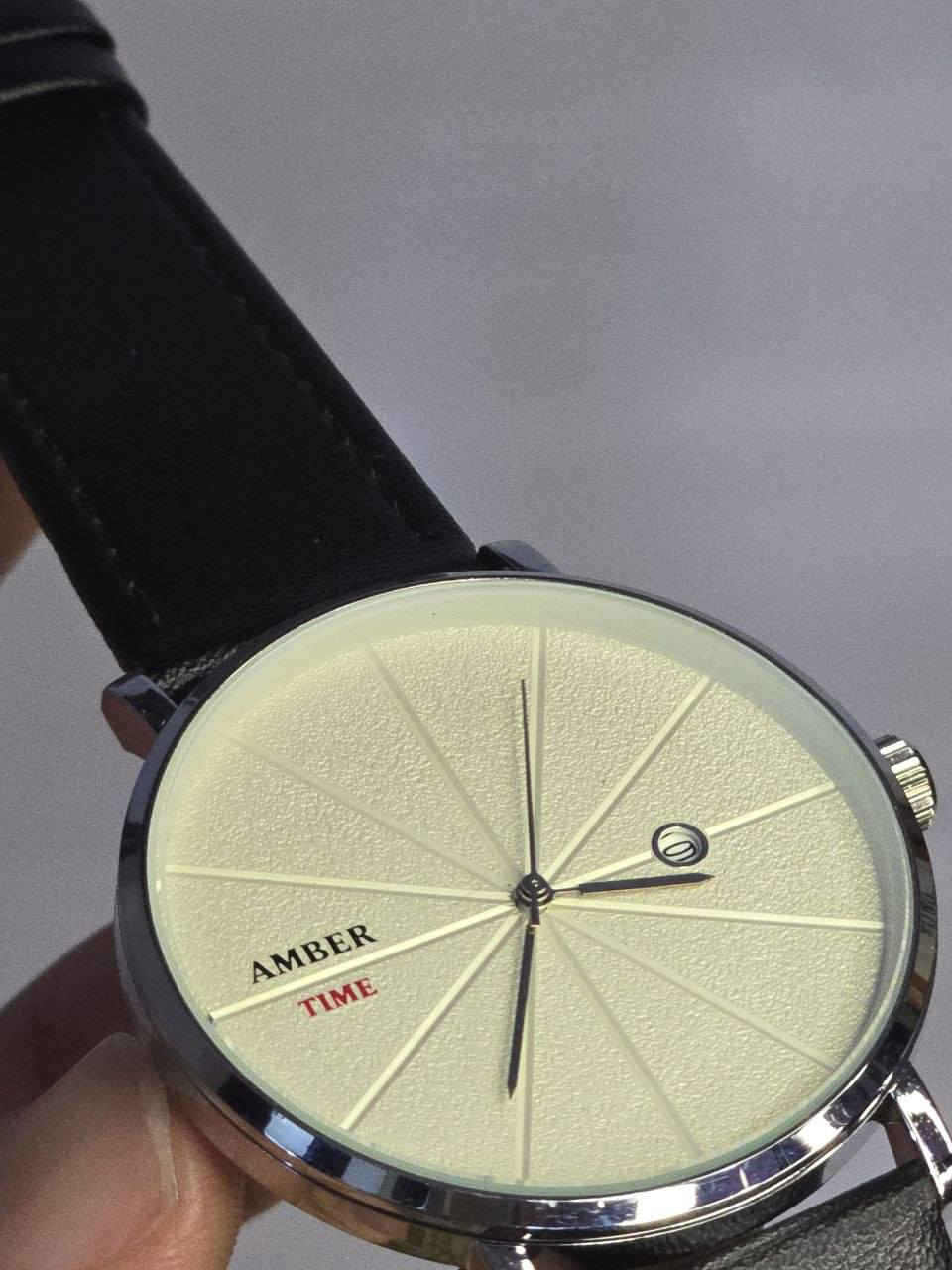 AMBER TIME 

تحفة فنية
لمحبي الرسمي والمميز
مكينة كوارتز
ميناء مميزة 3D محببة مزودة بمنفذ تاريخ
زجاج زفير مزرق ضد الخدش
مقاومة ماء وغبار (رذاذ)
سير جلد ناعم وطري
القطعة مختمة حفر

السعر : 10 الف ع اول تم
للحجز والاستفسار يرجى مراسلة الصفحة


**إذا كنت صاحب هذا الإعلان وتريد حذفه لأي سبب، رجاءا أرسل رسالة إلى الدعم الفني**