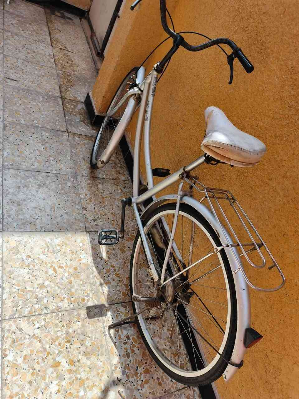 السلام عليكم اخوان بايسكل سياحي حجم 26 الأصلي مديل 2014كامل امكمل نضافة كدامكم بل صور
بريك امامي شغال ابريك خلفي شغال التايرات نضيفات الاصليات مالت الباله شرط الرنكات نضيفات بس عندك الوره بي ملعب يرادله تكبين انا اطيحلك افلوس التكبين سرج طبي 
كامل امكمل 
مكاني بصره صبخة العرب 
سعره 65الف وبي مجال 
رقم ***********
