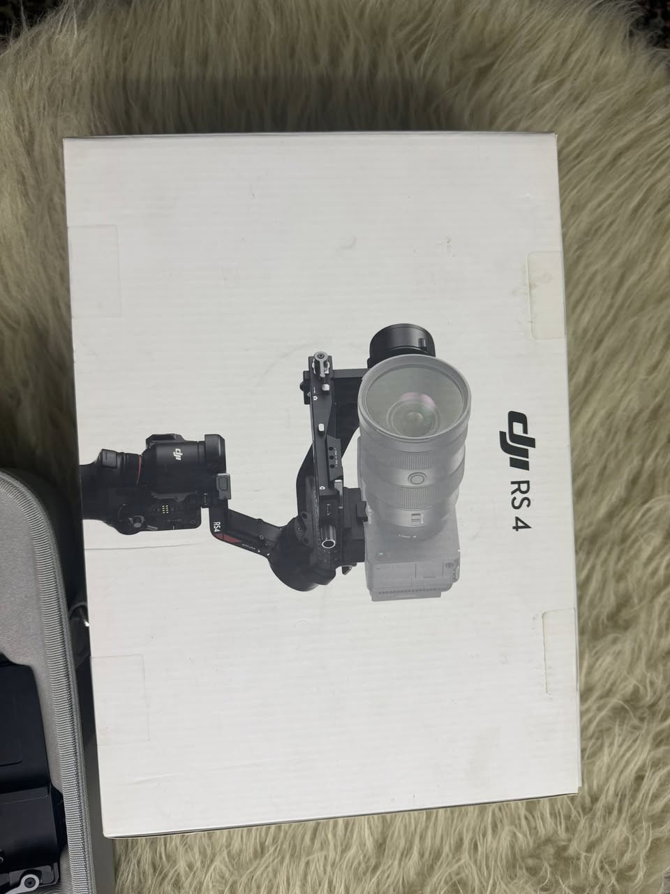 رونين dji rs4
استعمال جداً جداً قليل 

كتلوكات 

وصولات 

جنطه رونين 

قبضه رونين 

توصيل موجود 

***********
