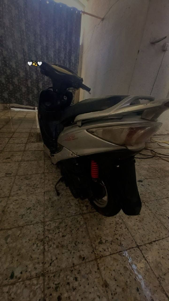جي فور للبيع
محرك مجفت اطيك ضمان سنه ع محرك
كهربائيات شغاله 
كيج بانزين شغال
شعله تخبل مكينه كلش ناعمه تخبل
كفرات شويه تعبانه لأن متروكه
السعر ٤٠٠ وبيه مجال
نجف حي ميسان
ملاحظه مكلف بنشر 
رقم صاحبه ***********
