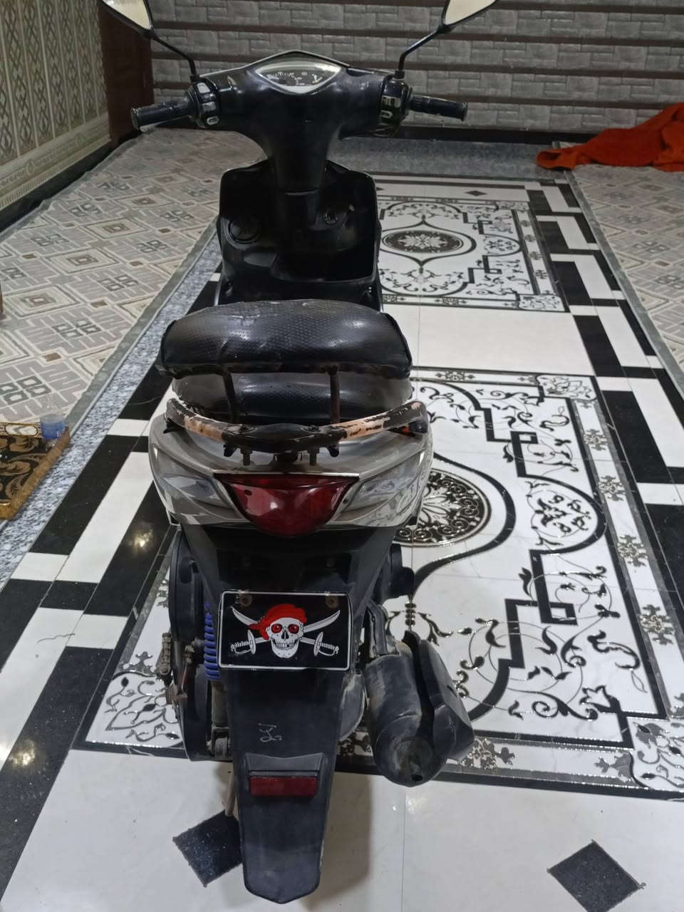 سلام عليكم  .  دراجه ماكس  مضلع  نوزل موديل 2010 شغاله نكره سلف  ختم كفرات ول سوادات  واحد كهربائيات شغاله  سعر  360وبيها مجال  مكان العبيدي  رقم  ***********
