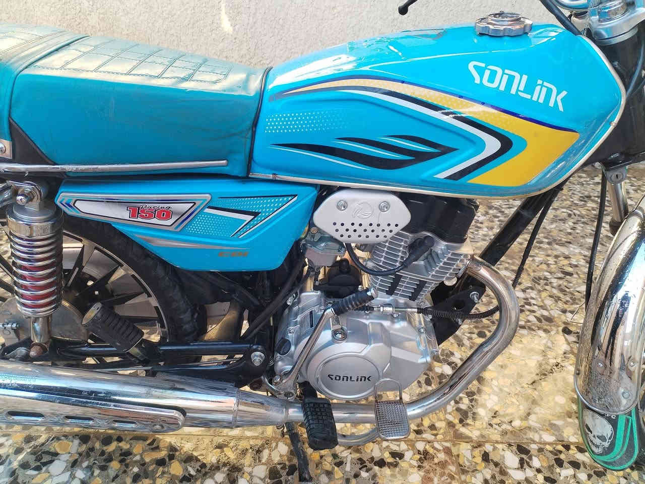 اسلام عليكم
دراجه ايراني خمسه كير سونك موديل 2024. محرك 150 .تحتوي علئ ثنين بصمه + ثنين مفتاح.  نازله من المعرض ابشارع اضلال 2024/8/26 يم ولد بلحسينيه اخذتها منه 2024/11/18 زيرو الولد شراي بياع.  مكاني  بغداد سبع قصور. السعر 850 بيها مجال. رقم التواصل بي واتساب  ***********
