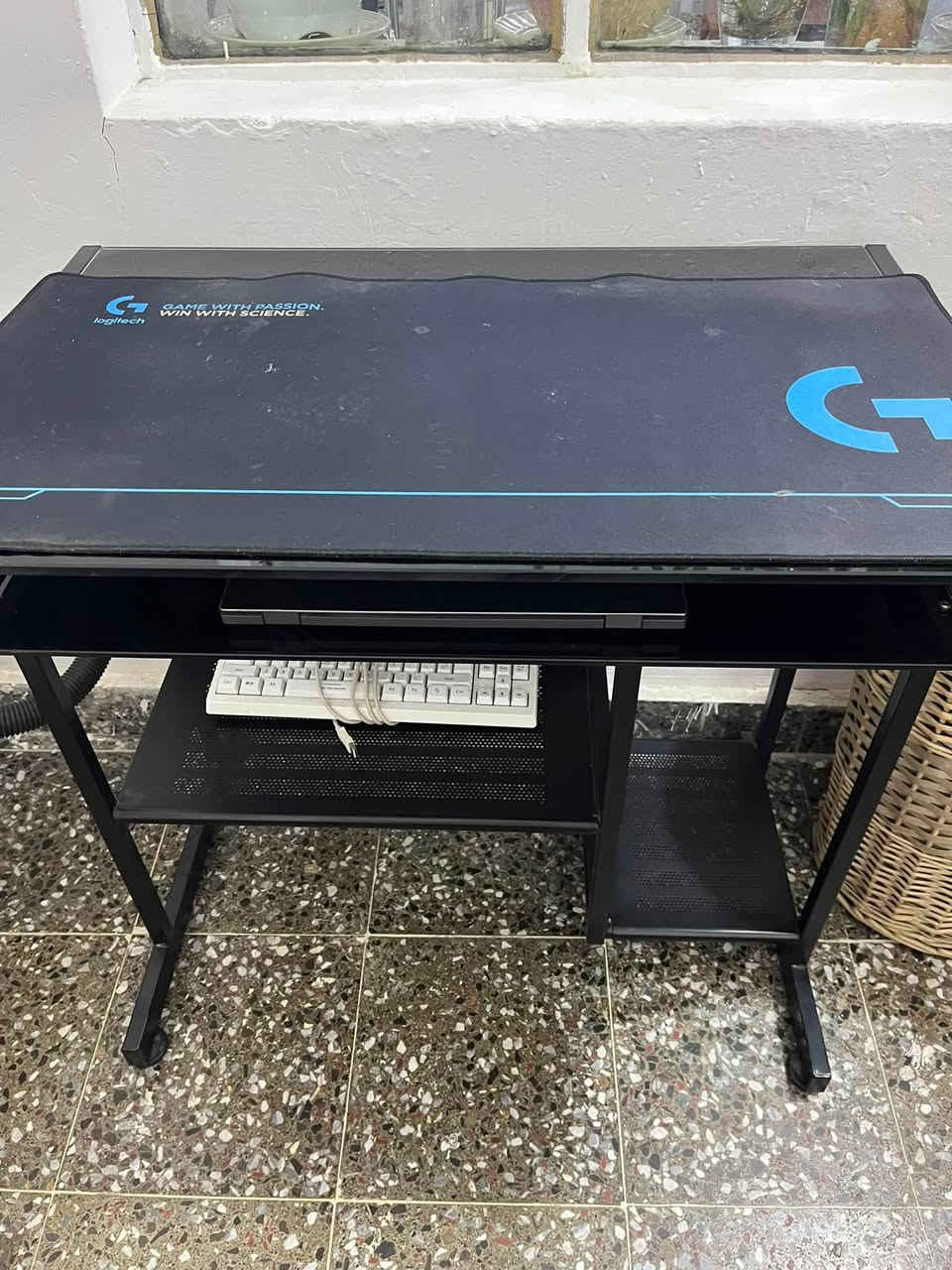 ميز حاسبة أو بلي جام للبيع السعر ٥٠ الف العنوان بغداد للتواصل على الرقم ***********

