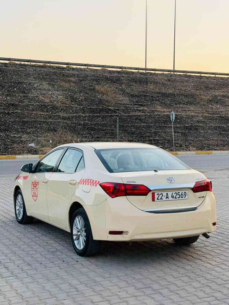 تۆیۆتا کۆڕۆڵا 2014 بیلاد تەکسی گێڕ تۆماتیک 
مەکینە گەورە سەیارەکە کلینە تەنها 8 پەڵە ساردی هەیە
گێچی گۆڕاەوە ناو فۆڕمیکای بۆ بەستراوە تەبریتی کراوە بە لەمس ڕەقەم و سەنەوی نوێیە  سەیارەیەکی تابڵی خاوێنو بی مەسروفە 
نرخ 163 وەرەقە 
ژ.م*********** أربيل, العراق
