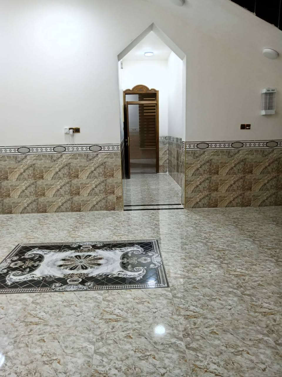 دار للبيع بناء حديث مساحه نصف دونم المنطقه حصيبه الشرقيه
السعر 180 وبي مجال 

البيت صاير يم شط موقعه حيل حلو بناء جديد طابقين 

الرقم *********** للاستفسار
