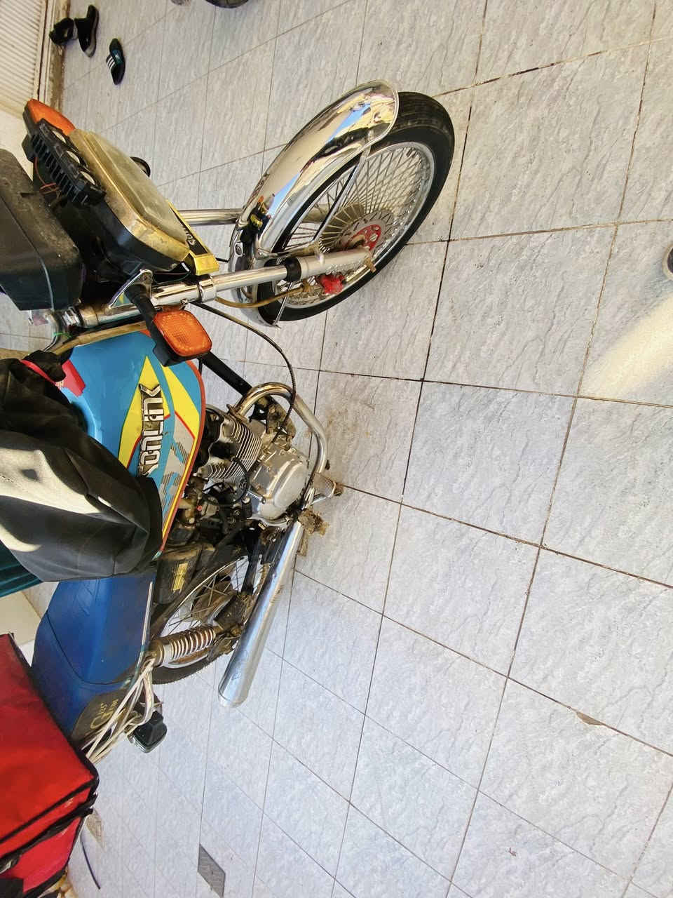 تايكر 24 دراجه جاهزه ما ناقصها برغي من ايدك لل شارع ورقه كارتونيه فقط السعر 550 و بيها مجال كلش بسيط ديالى خان بني سعد 
***********
متواجد واتساب فقط ما متواجد ماسنجر و مراوس هم موجود حسب القناعه
