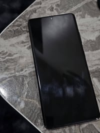 عندي اس 21 الترا (شرق اوسط) ذاكرة 256 .. كارتونه ضايعه جهاز شخط مابي ا...