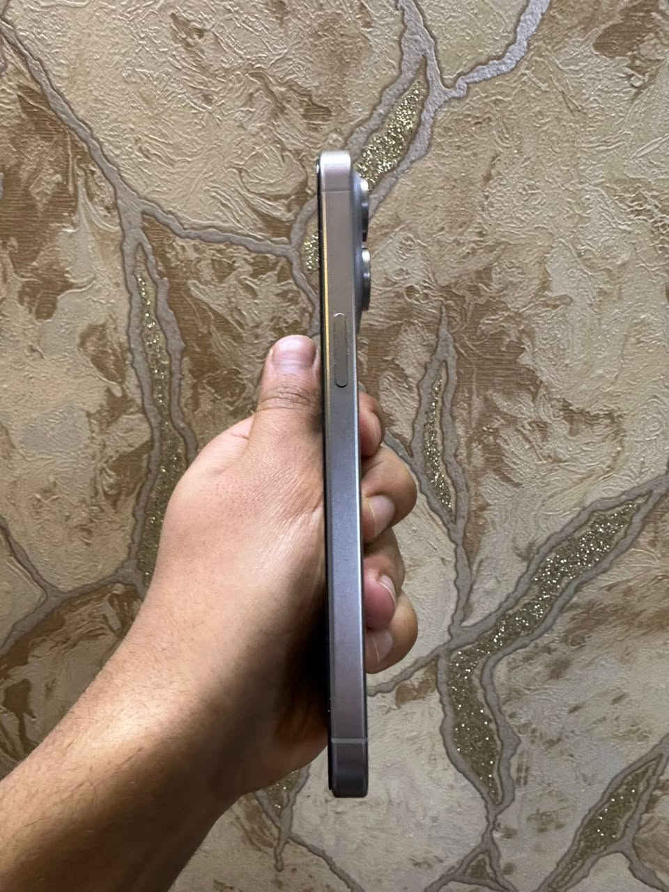 15 Pro Max 
للبيع مبدل شاشة بطارية 90 جهاز نظيف 
مكاني بغداد 
رقمي ***********
