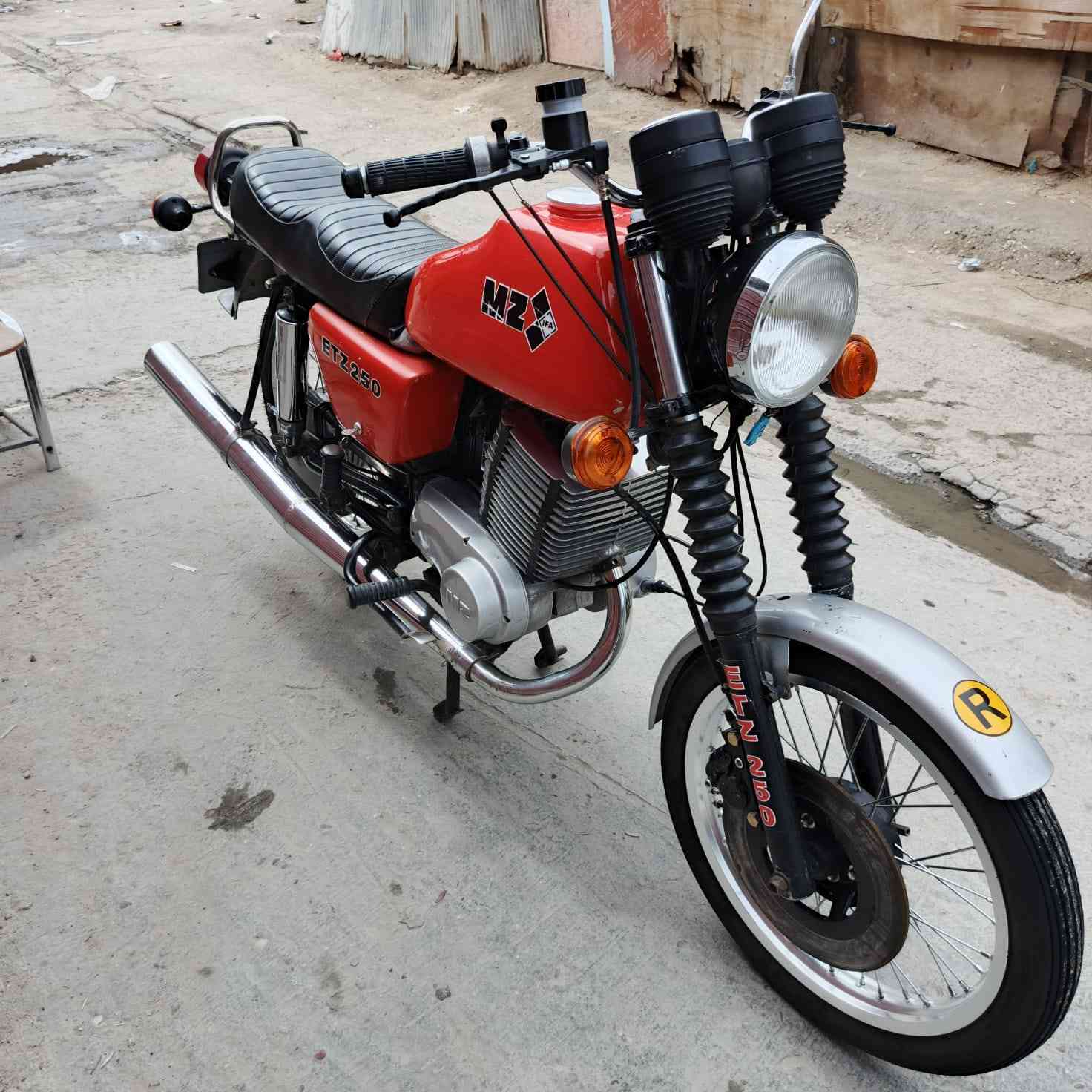 يا الله سلام عليكم عيني الجنايه ماطور البيع 88 ماطور جاهز عله اخرر حبايه الف مذب  سنويه بدون راعي الحيم جوه الكشن صوب واحد خشم هم صوب واحد سايس 3 شوفت عينكم
ماطور جديد ستوه معمره السعر مليونين وبيه مجال الشراي يخابريني وبيه خير ويدلل مكاني نجف حي شرطه اتصل ***********
