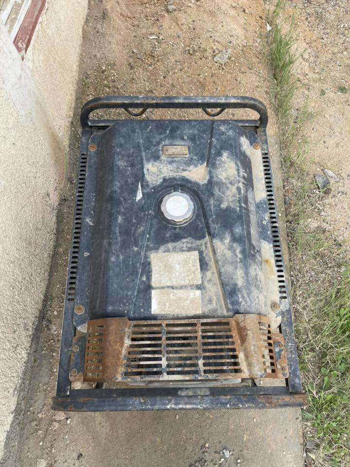 سلاك عليكم مولدة 12.0 kVA للعلم المولده بانزين السعر 800 وبيها مجال نقصها كتف وباتري فقط . مكاني بغداد المحمودية ناحية الرشيد .. ***********
