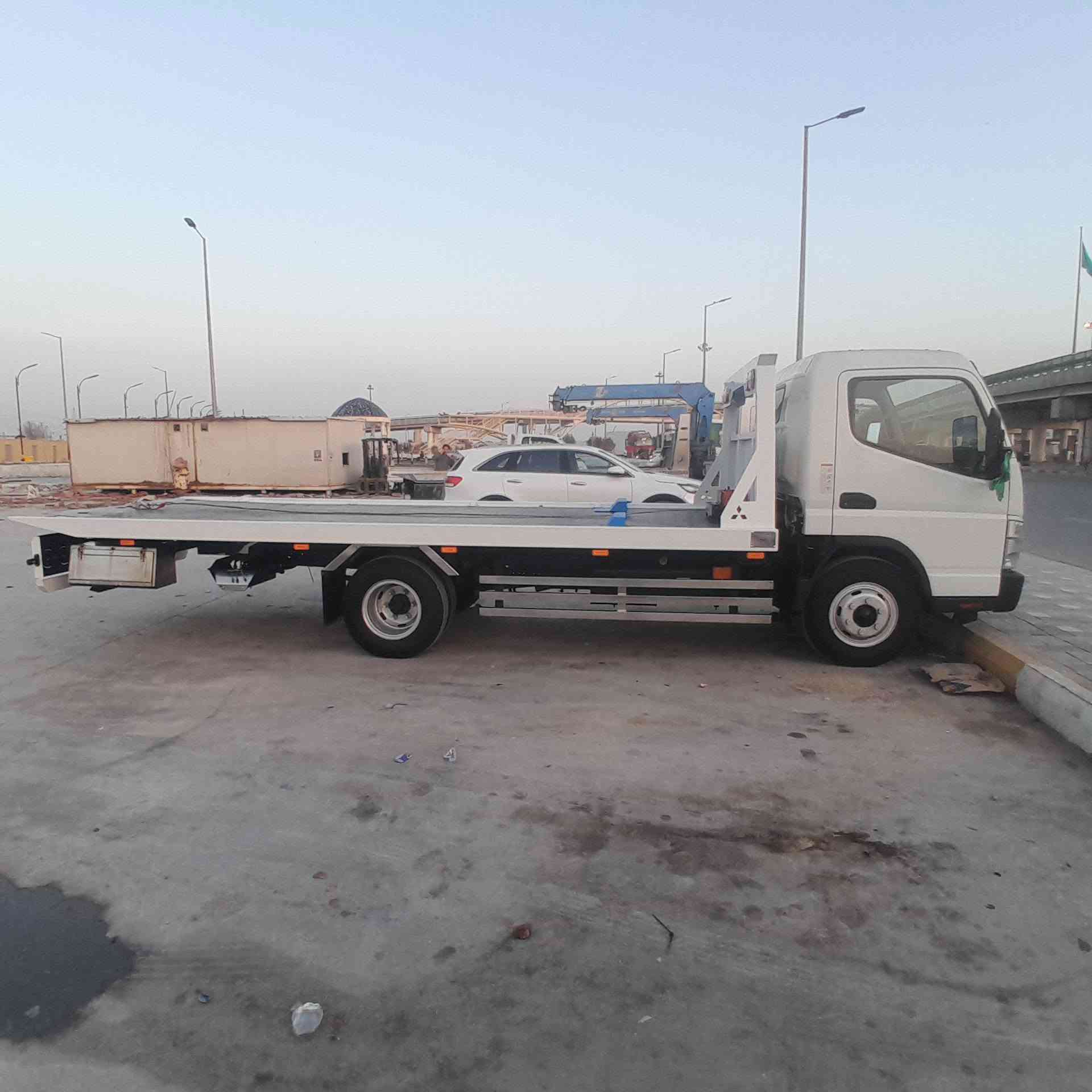 سلام عليكم كنتر للبيع موديل 2020 سياره ماشيه 109 بدي  جديد سياره اخت زيرو إستفسار ***********
