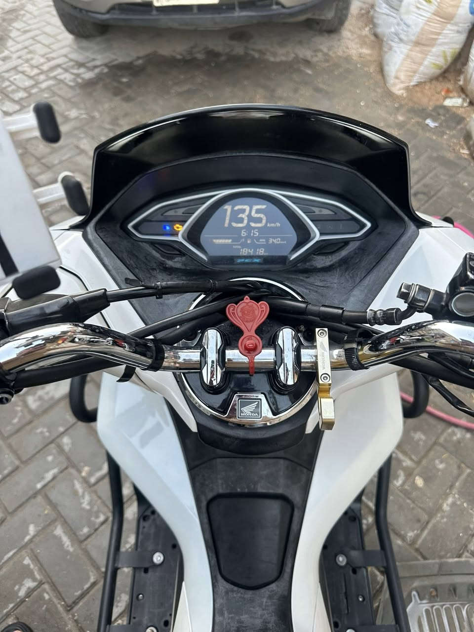 سلام عليكم بي سي اكس جيل ثالث وارد كوري ماشيه 18 بيها نوزل ضعيف دراجه ما مفتوحه السعر18.                                  *********** واتساب
