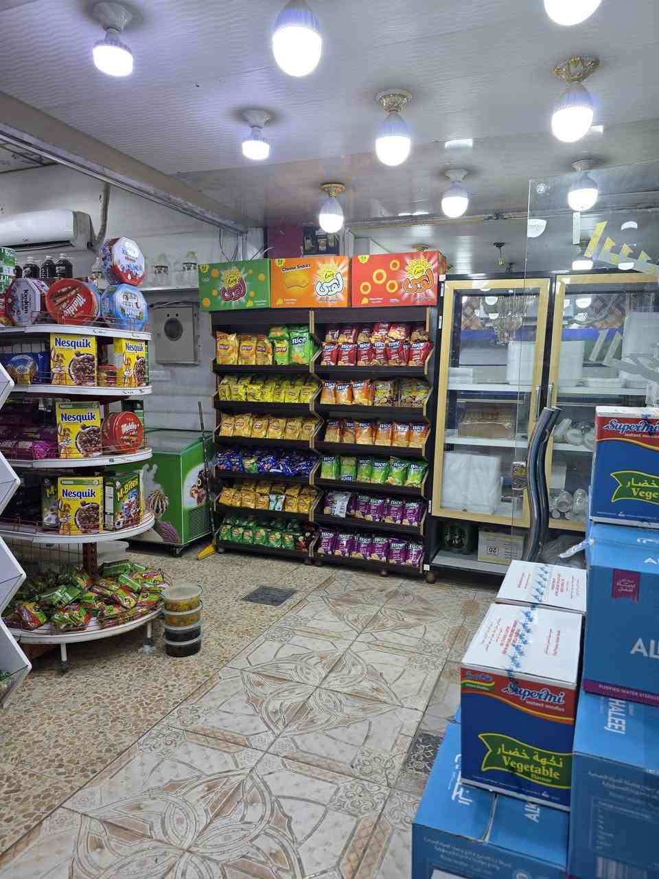 سلام عليكم أسواق للبيع حلو علا شارع عام بصره قضاء المدينة سعر حلو متفوع ايجاره سنة ٢٧ رقم موبايل ***********✅️
